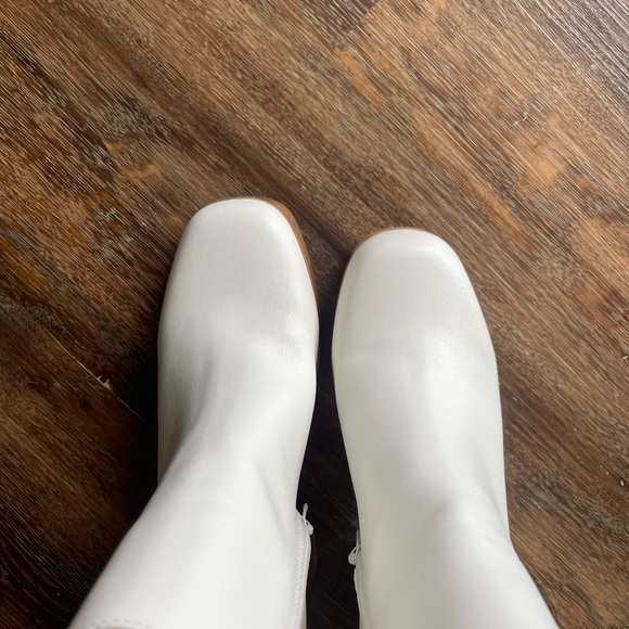 White Heeled Boots - Picture 4 of 7